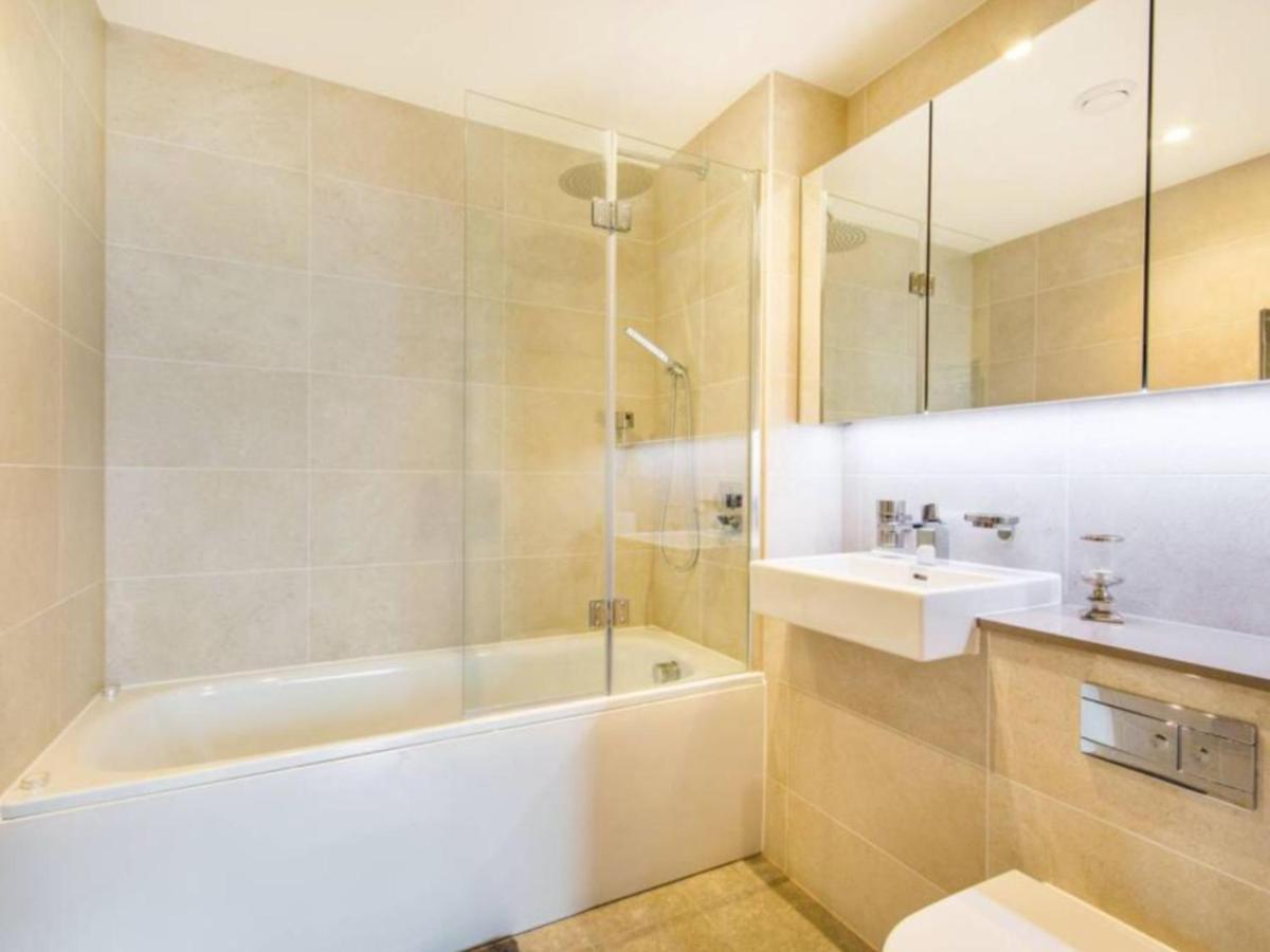 Luxurious Serviced Apartment In クロイドン エクステリア 写真